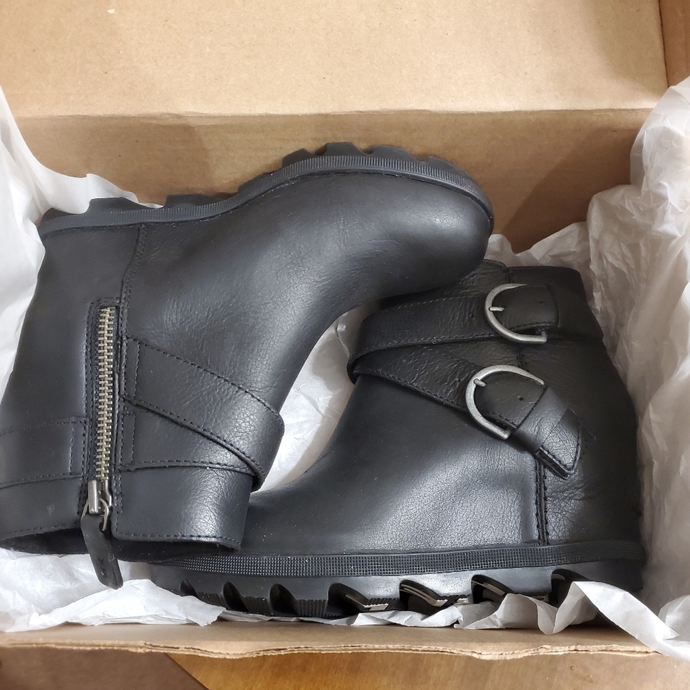 Sorel Joan of Artic Buckle Bootie (Never Worn)